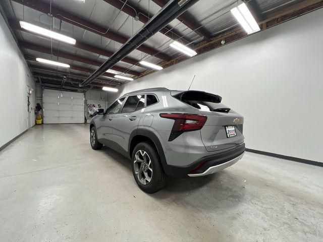 new 2025 Chevrolet Trax car, priced at $25,303