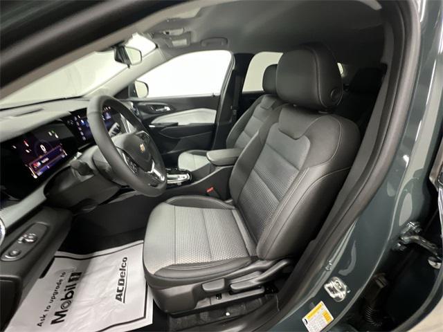 new 2025 Chevrolet Trax car