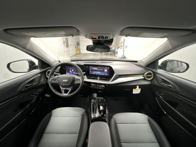 new 2025 Chevrolet Trax car