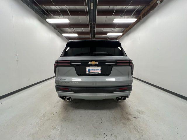 used 2025 Chevrolet Traverse car, priced at $41,990