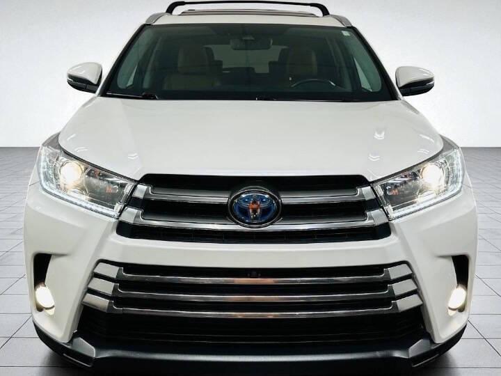 used 2017 Toyota Highlander Hybrid car, priced at $28,218