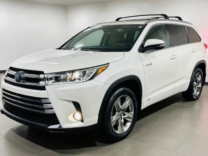 used 2017 Toyota Highlander Hybrid car, priced at $28,218