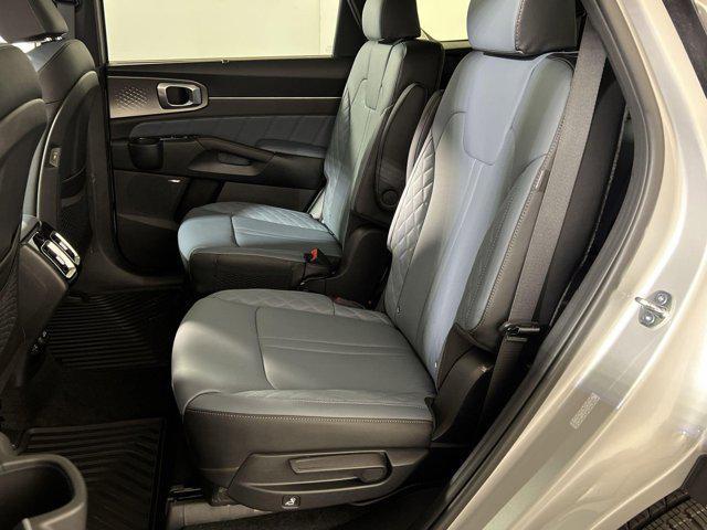 new 2025 Kia Sorento Hybrid car, priced at $45,670