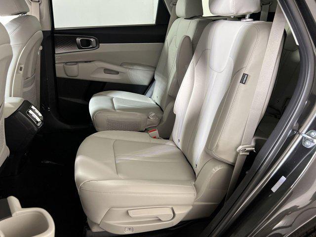 new 2025 Kia Sorento Hybrid car, priced at $39,987