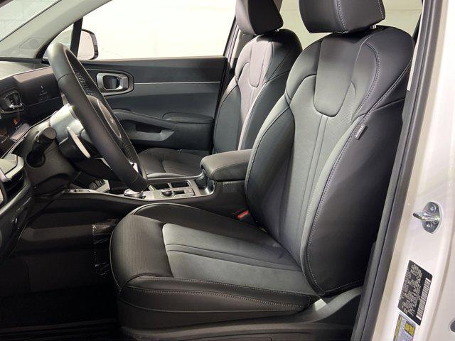 new 2025 Kia Sorento Hybrid car, priced at $36,499