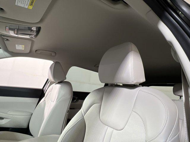new 2025 Kia Sorento Hybrid car, priced at $35,499
