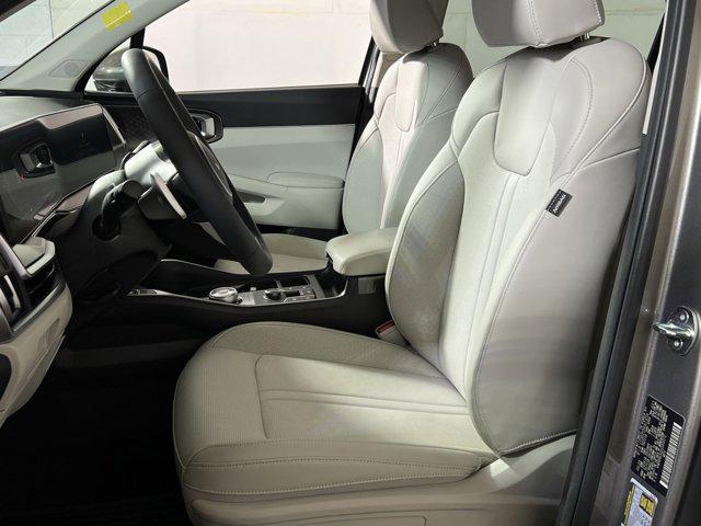 new 2025 Kia Sorento Hybrid car, priced at $35,499