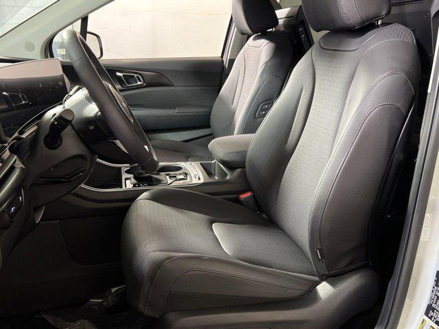 new 2025 Kia Carnival car, priced at $52,379