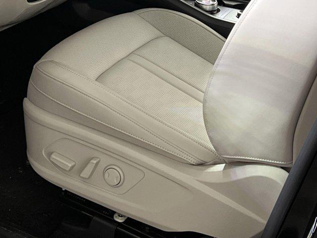 new 2025 Kia Sorento Hybrid car, priced at $39,333
