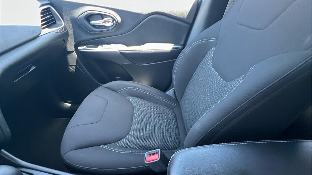 used 2019 Jeep Cherokee car, priced at $15,990
