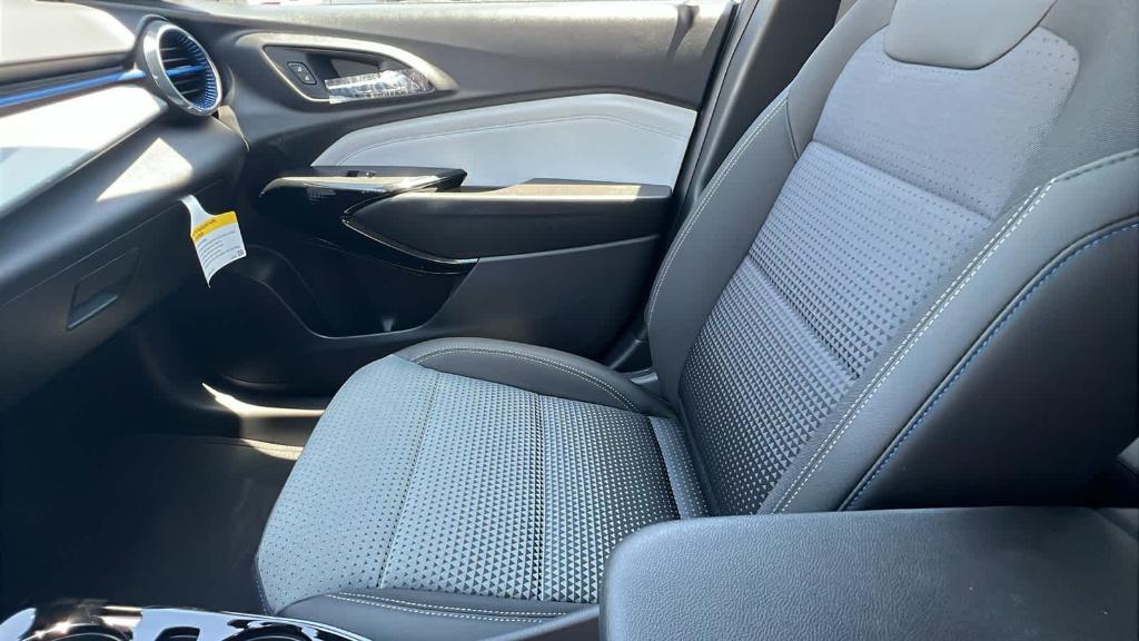 new 2025 Chevrolet Trax car, priced at $25,485