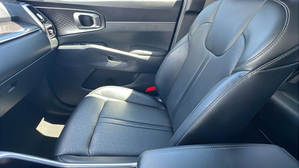 used 2023 Kia Sorento Hybrid car, priced at $32,990