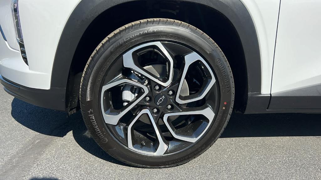 new 2025 Chevrolet Trax car, priced at $27,850