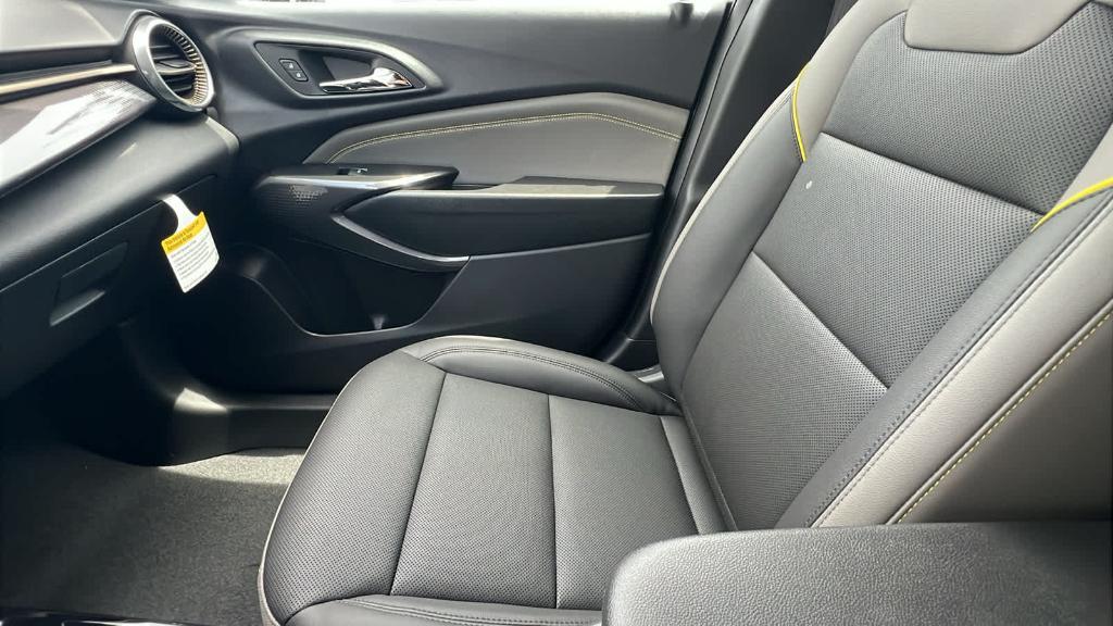 new 2025 Chevrolet Trax car, priced at $27,850