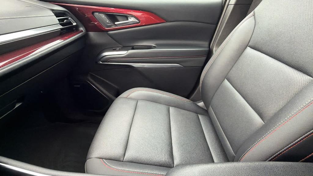 used 2025 Chevrolet Traverse car, priced at $45,990