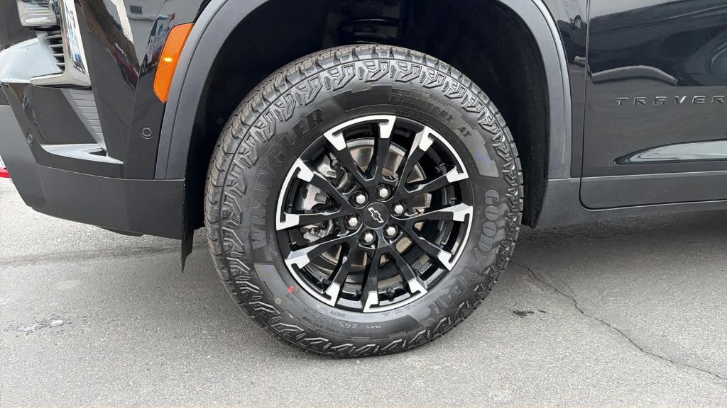 used 2025 Chevrolet Traverse car, priced at $45,990