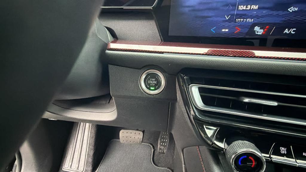 used 2025 Chevrolet Traverse car, priced at $45,990