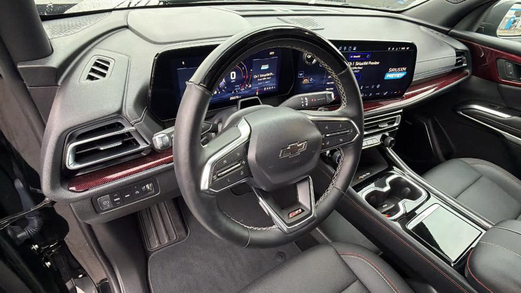 used 2025 Chevrolet Traverse car, priced at $45,990