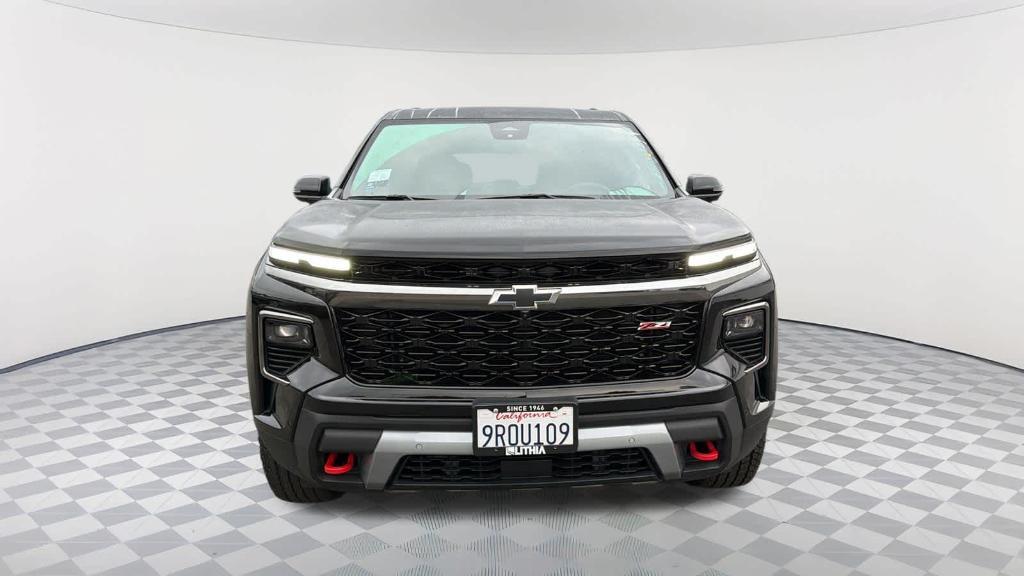 used 2025 Chevrolet Traverse car, priced at $45,990