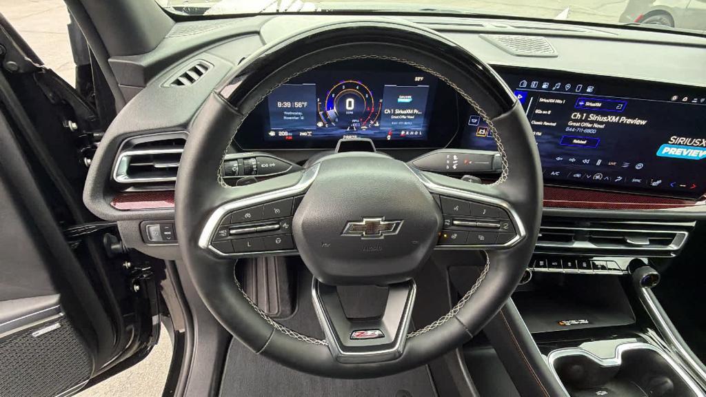 used 2025 Chevrolet Traverse car, priced at $45,990