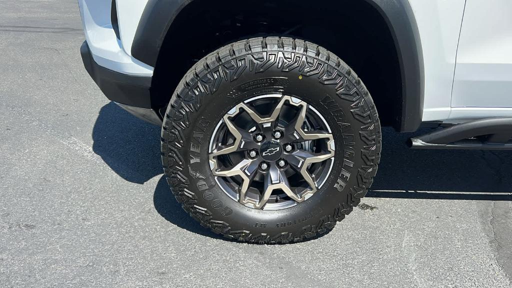 new 2025 Chevrolet Colorado car, priced at $49,015