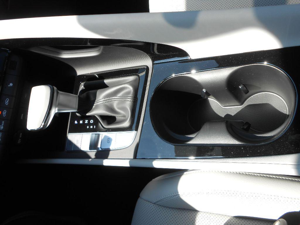 new 2025 Hyundai Elantra car, priced at $28,130