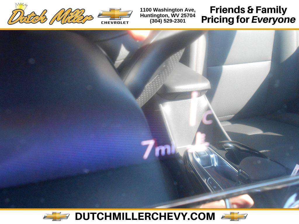 new 2025 Chevrolet Trax car, priced at $28,864