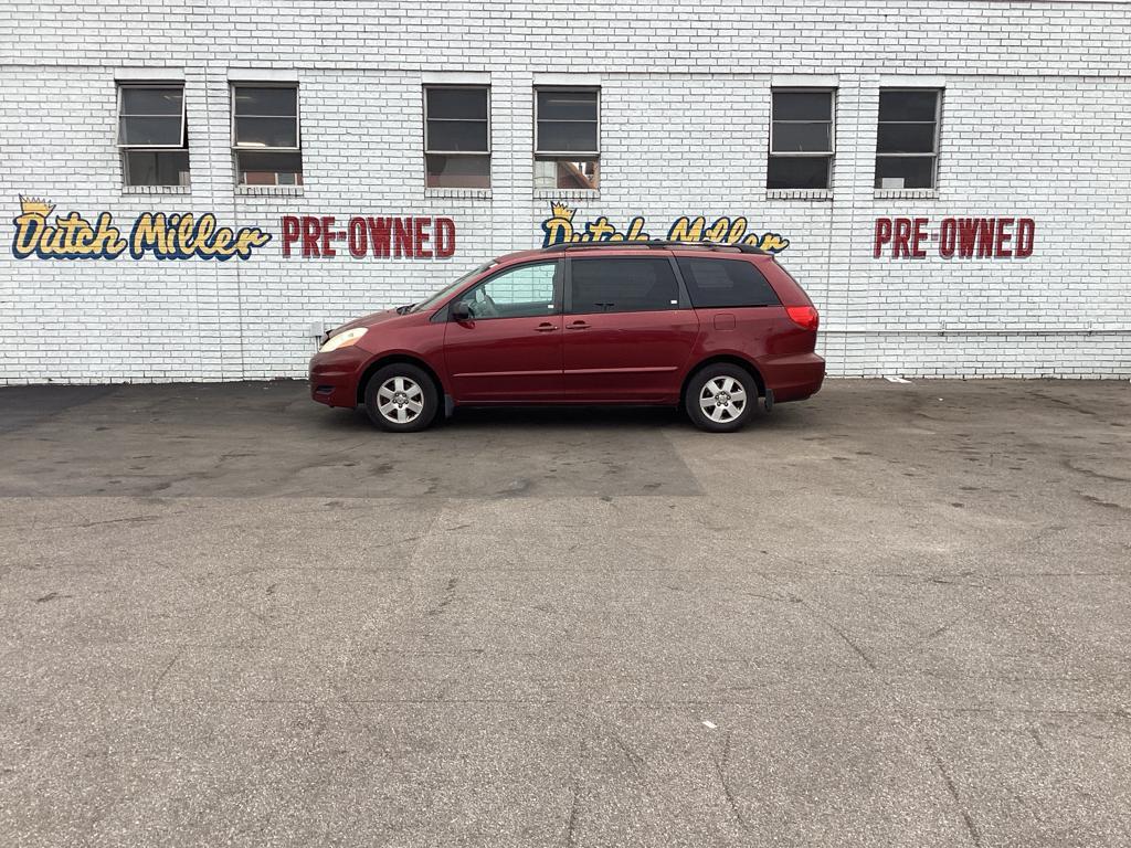 used 2006 Toyota Sienna car, priced at $4,425