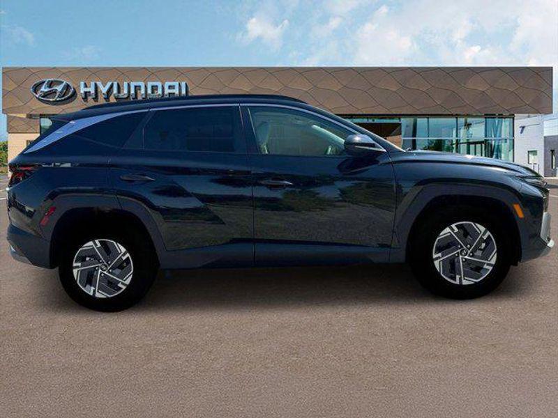 new 2025 Hyundai TUCSON Hybrid car, priced at $35,655