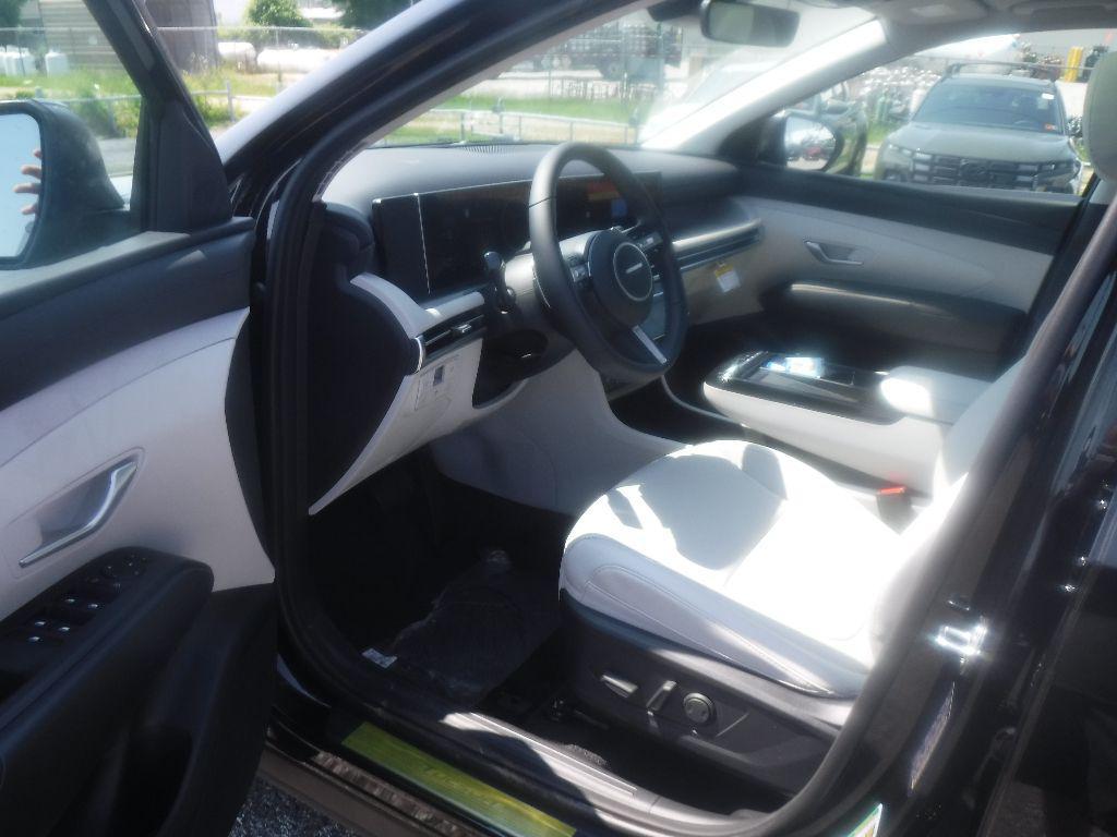 new 2025 Hyundai TUCSON Hybrid car, priced at $38,890
