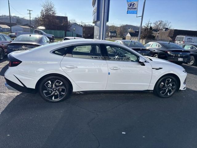 new 2025 Hyundai Sonata car, priced at $30,002