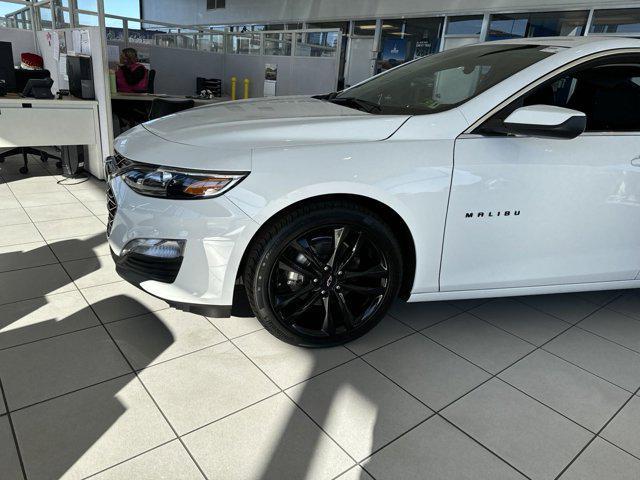 new 2025 Chevrolet Malibu car, priced at $29,995