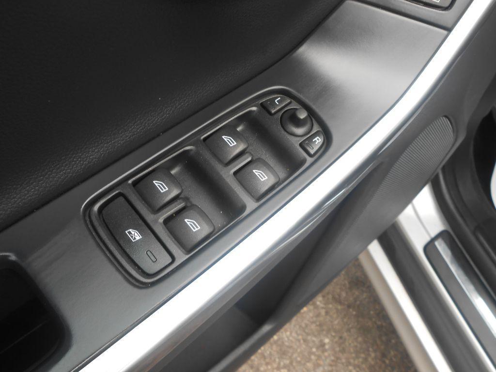 used 2015 Volvo XC60 car, priced at $9,998