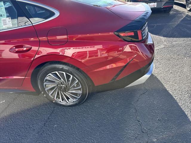 new 2025 Hyundai Sonata Hybrid car, priced at $32,321