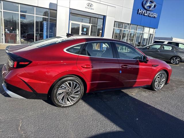 new 2025 Hyundai Sonata Hybrid car, priced at $32,321