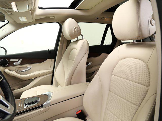 used 2022 Mercedes-Benz GLC 300 car
