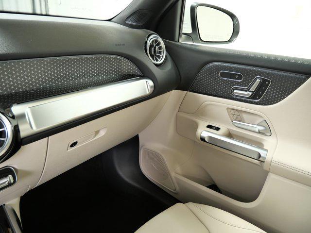 new 2025 Mercedes-Benz GLB 250 car, priced at $51,095