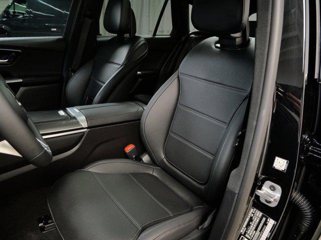 new 2025 Mercedes-Benz GLC 300 car