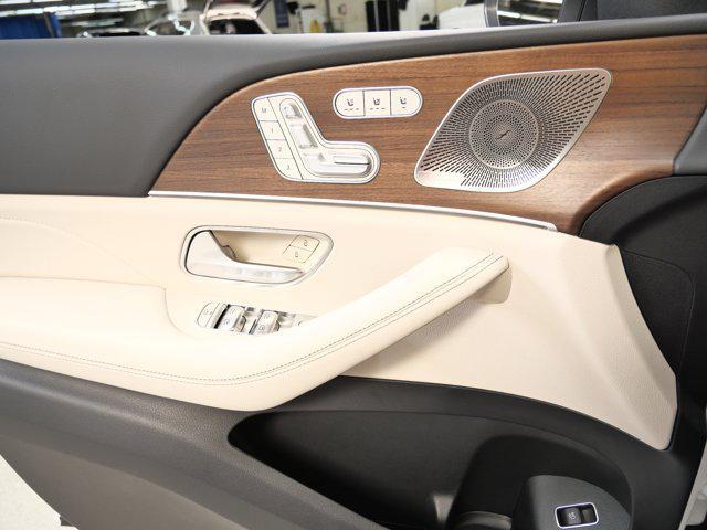 new 2025 Mercedes-Benz GLS 450 car, priced at $90,980