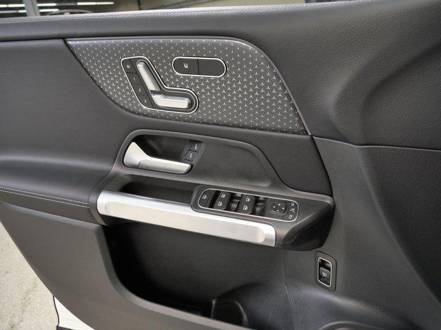 new 2025 Mercedes-Benz GLB 250 car, priced at $51,105