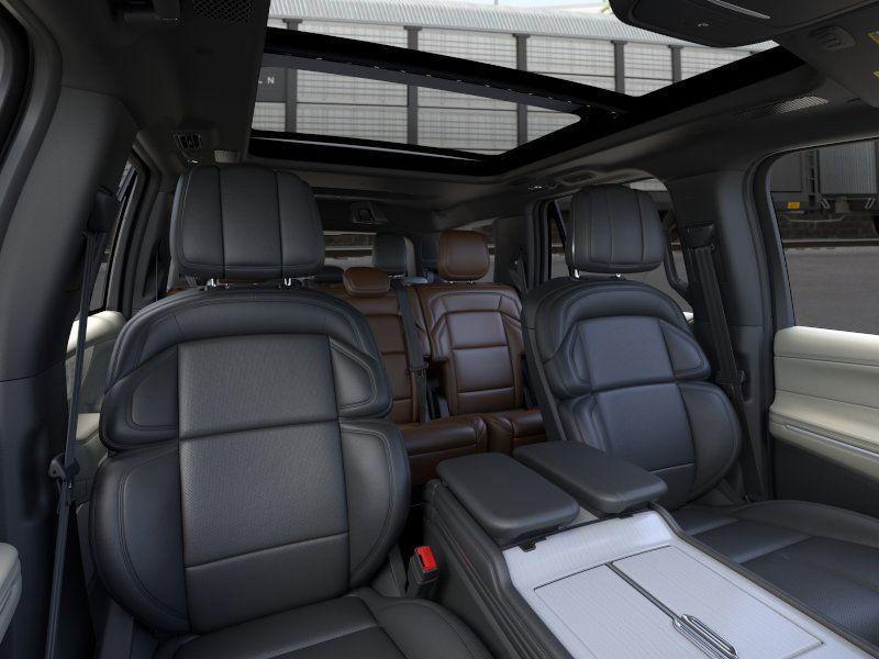 new 2025 Lincoln Navigator car, priced at $106,925