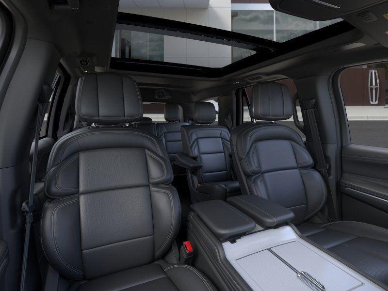 new 2025 Lincoln Navigator car, priced at $106,925