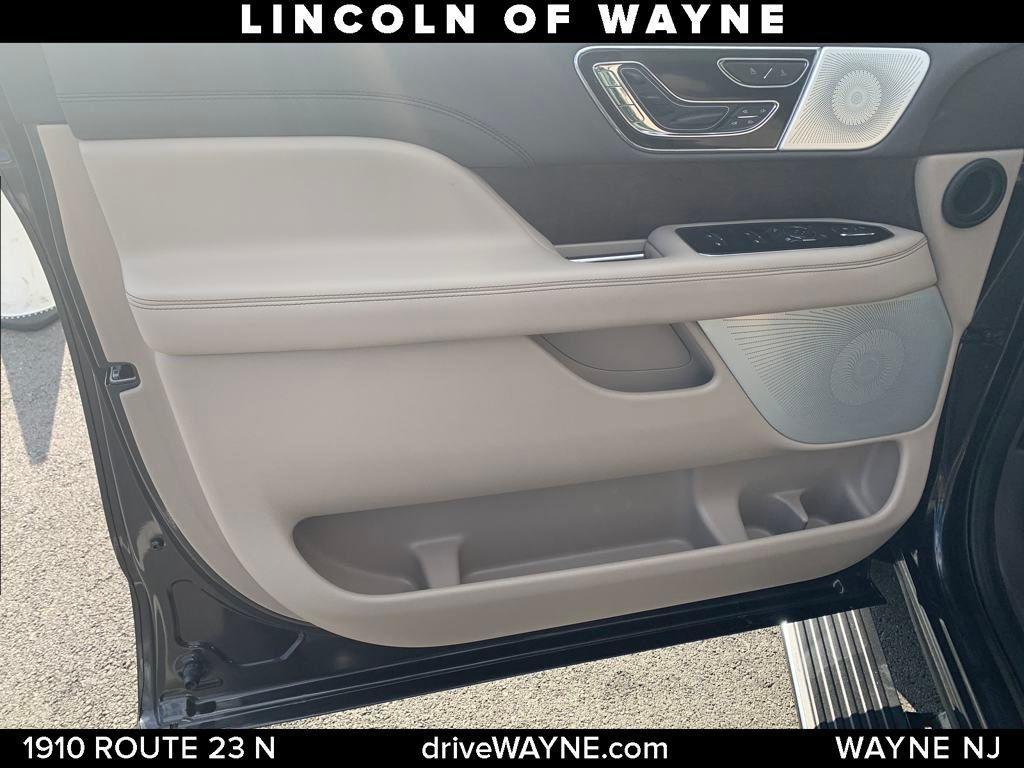 used 2022 Lincoln Navigator car, priced at $58,804