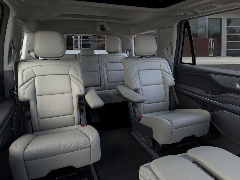 new 2025 Lincoln Navigator car, priced at $103,925