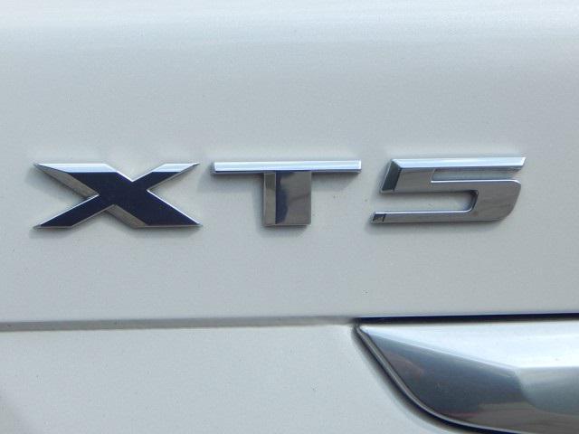 used 2023 Cadillac XT5 car, priced at $32,200