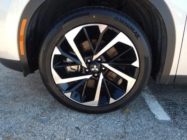 used 2024 Mitsubishi Outlander car, priced at $27,200