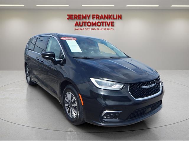 used 2022 Chrysler Pacifica Hybrid car, priced at $23,400