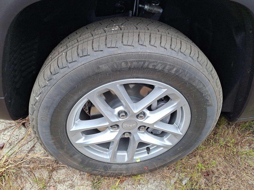 new 2025 Jeep Grand Cherokee car, priced at $43,670