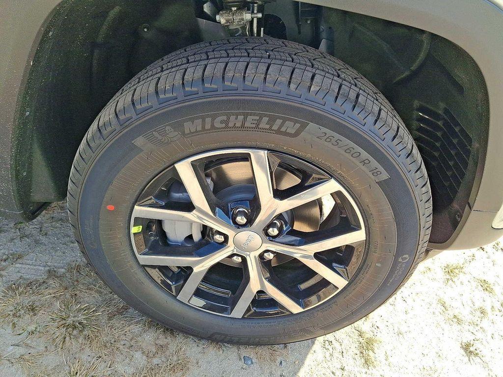 new 2025 Jeep Grand Cherokee car, priced at $52,435