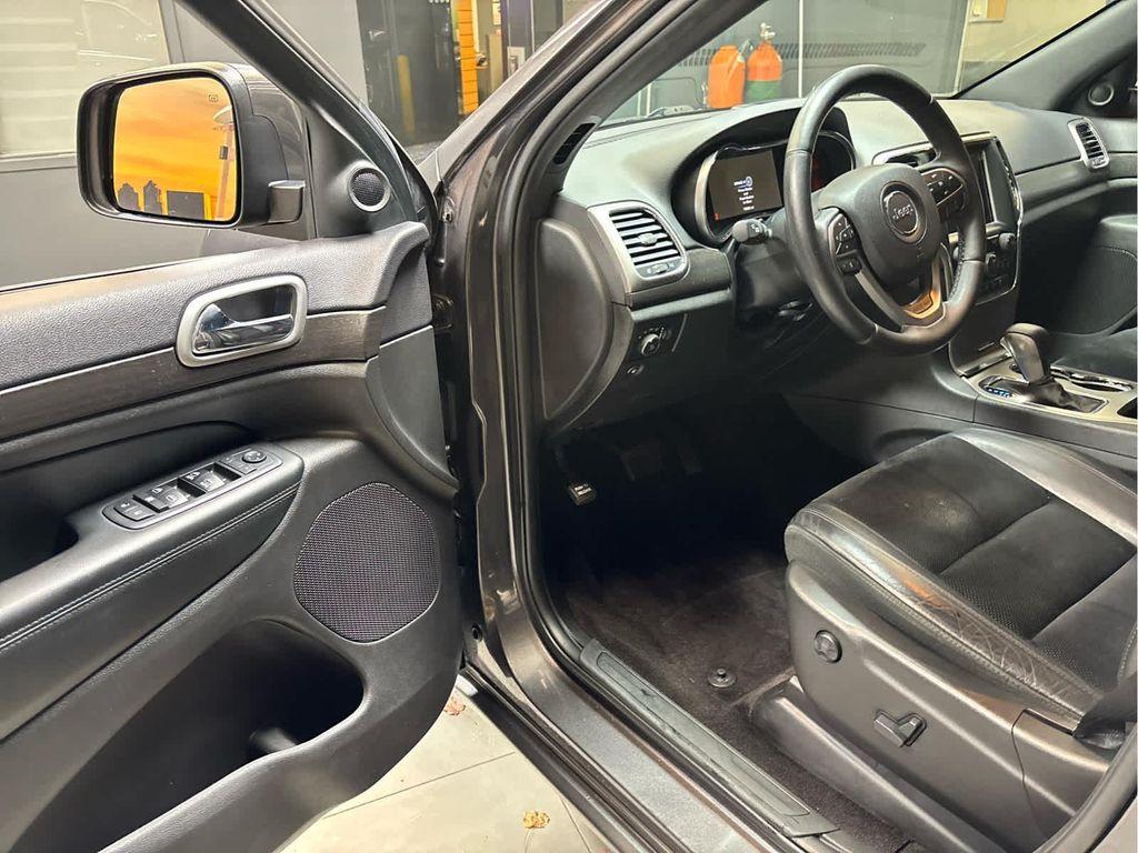 used 2018 Jeep Grand Cherokee car, priced at $17,351